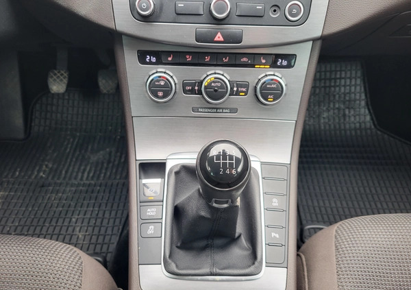 Volkswagen Passat cena 36900 przebieg: 141000, rok produkcji 2013 z Inowrocław małe 211